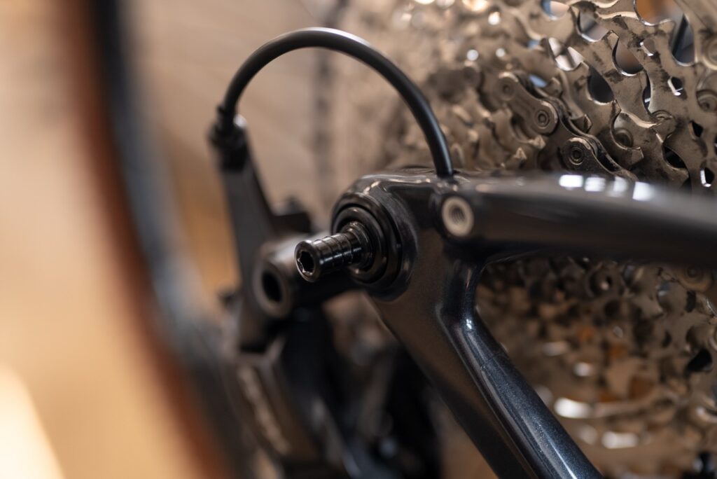 threads of a tailfin axle showing