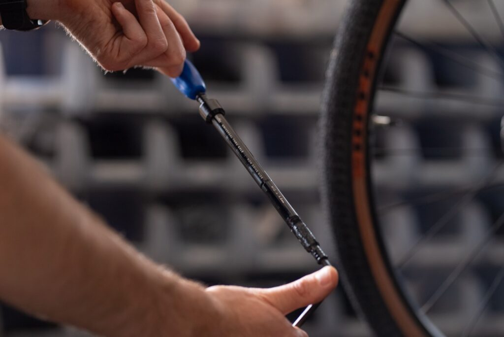 fitting a Universal Thru Axle 