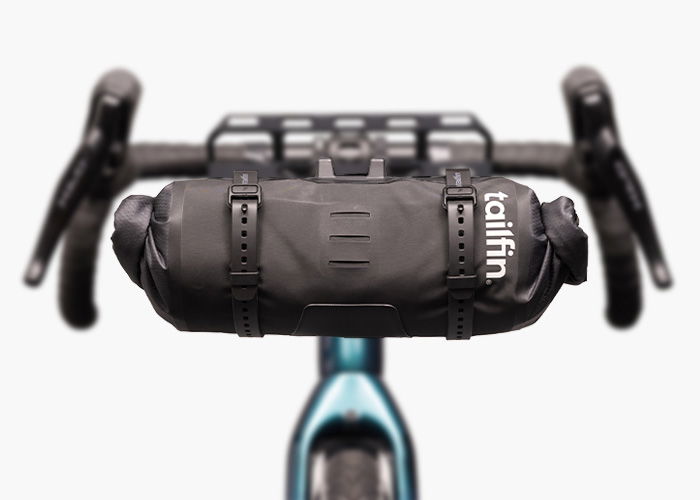 テールフィン Tailfin カーボンラック  バック×2 テールフィン Tailfin カーボンラック Carbon Rack パニアバッグ