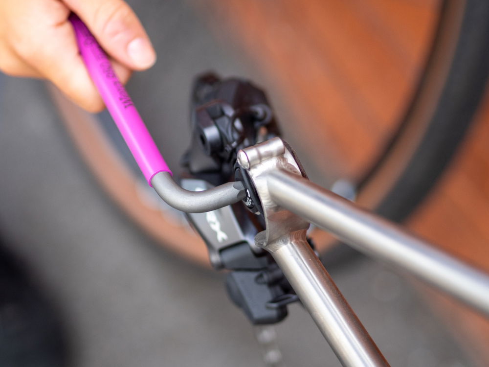 Removing the Sonder UDH bolt
