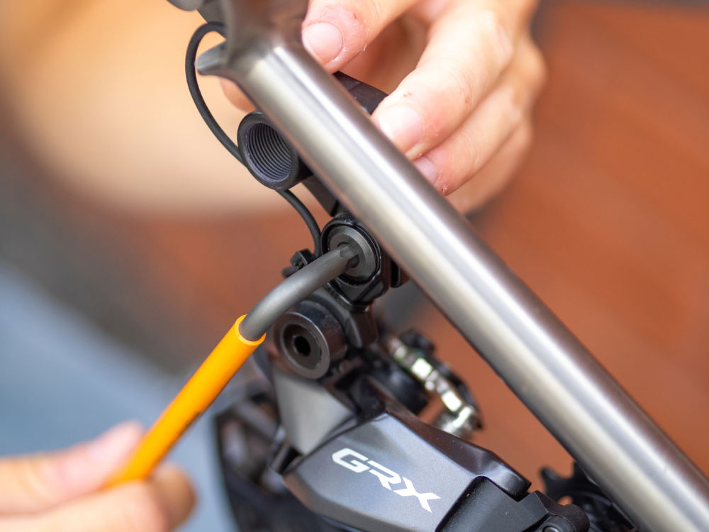 Detaching the rear derailleur from the Sonder UDH