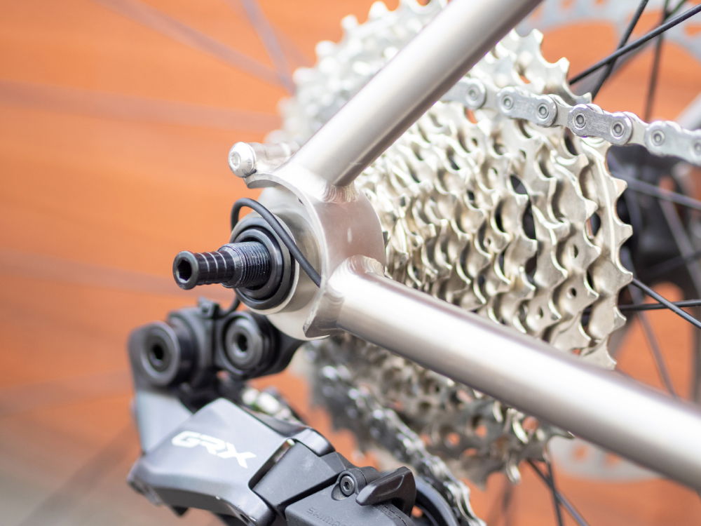 Universal Thru Axle installed on the Sonder Camino (driveside)
