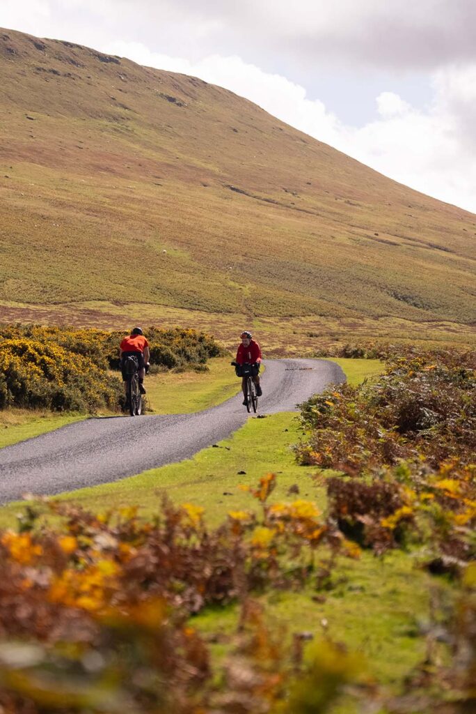 Two riders pass eachother at Tailfin Detours