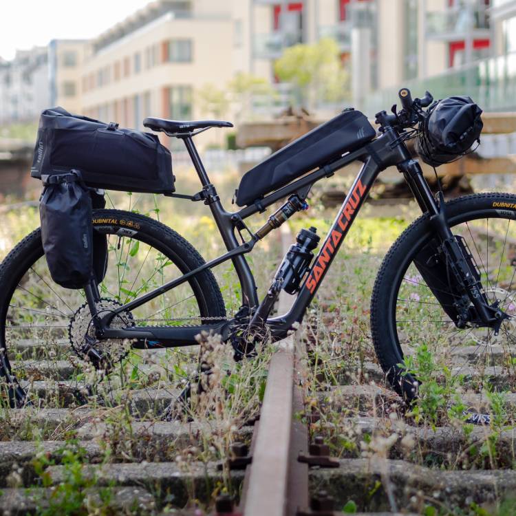 Fitting a Tailfin CargoPack to the Santa Cruz Blur