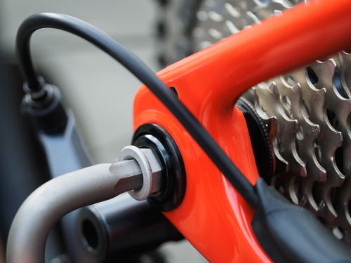 thread in the Tailfin UDH Adaptor 