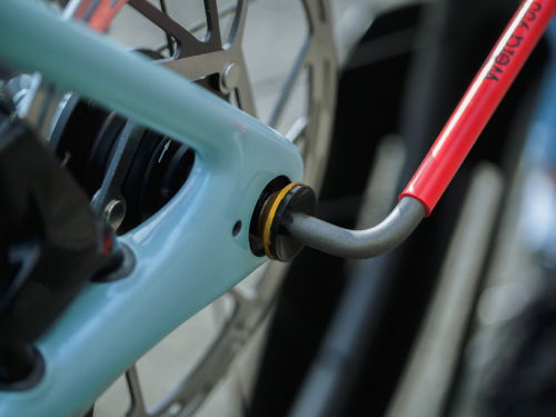 removing Thru Axle from specialized roubaix