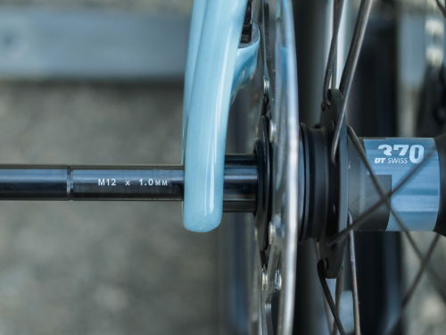 inserting the tailfin Universal Thru Axle into the specialized roubaix