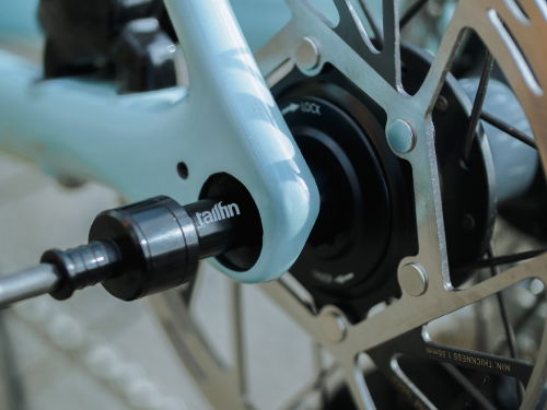 photo of tailfin Universal Thru Axle with required spacers