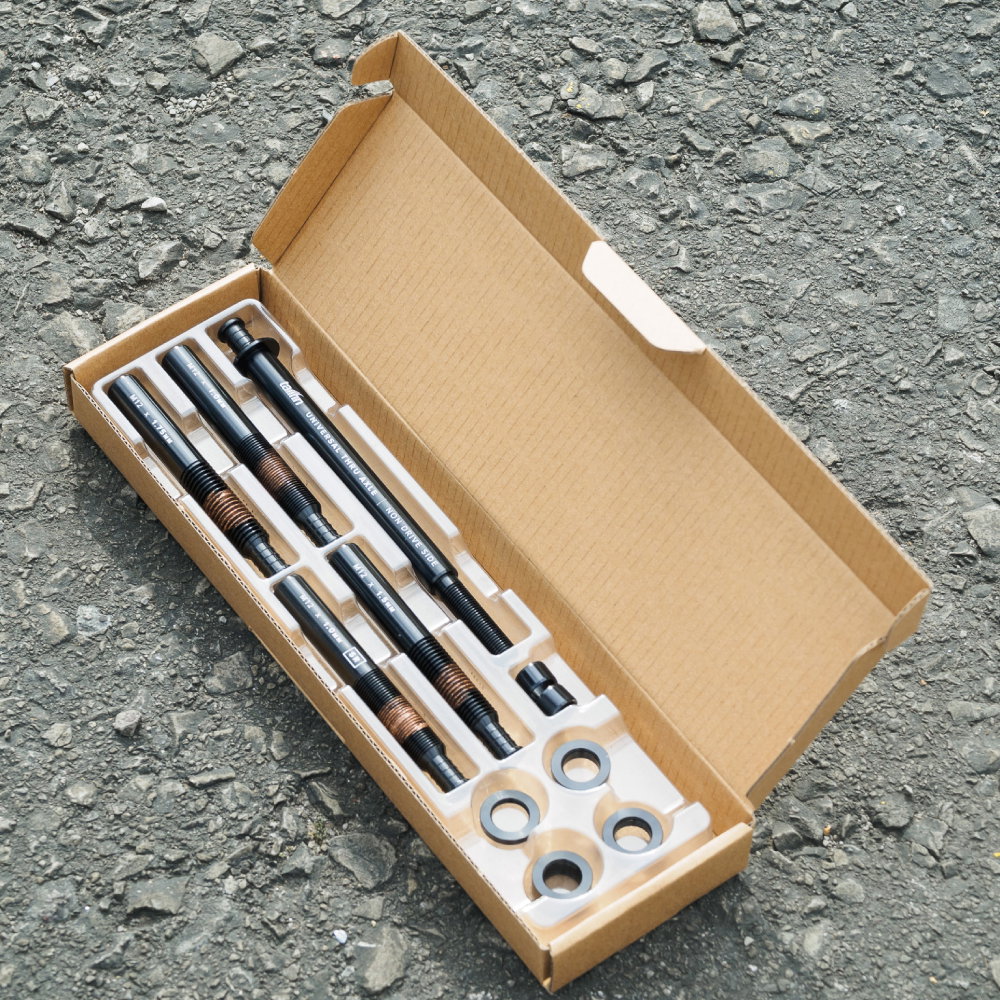 Box view of Tailfin Universal Thru Axle