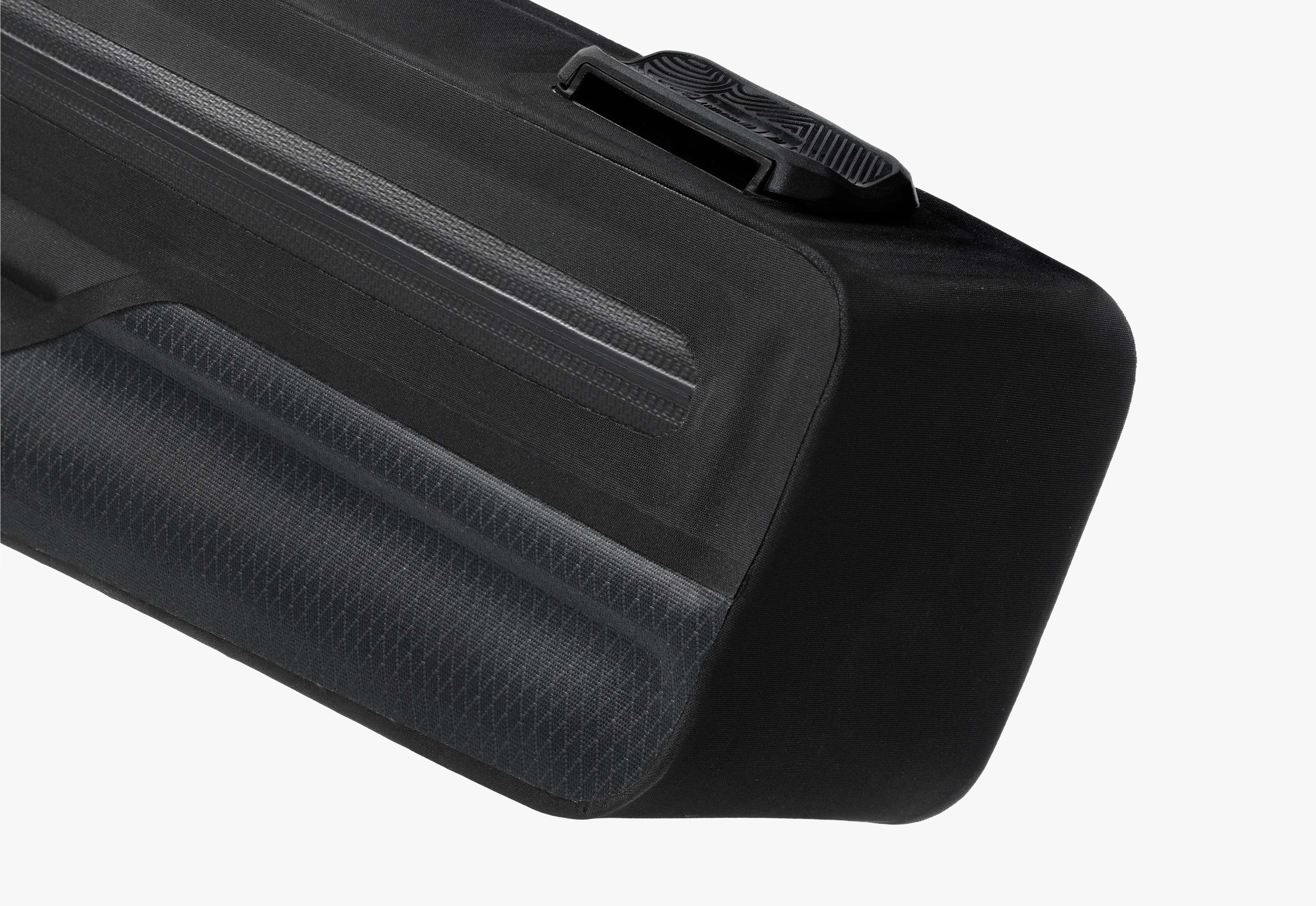 Tailfin Frame Bag Black 30l N3